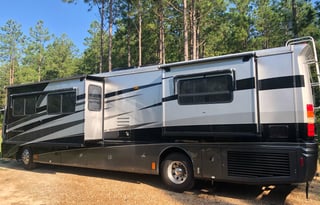 2004 Fleetwood RV Revolution LE 40E
