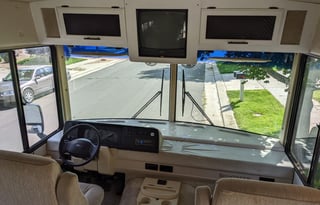 Lady Sol, Spacious Remodeled Winnebago