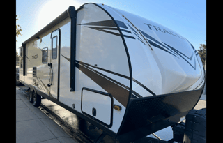 2021 Tracer w/ Private Bunkhouse & Outdoor Kitchen