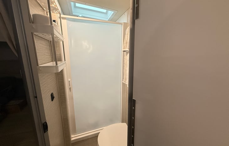 disappearing shower door that sqeegees  water off