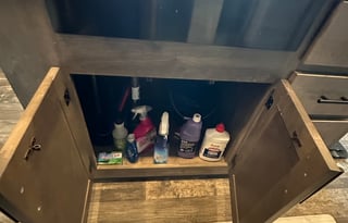 Comfortable Pet Friendly RV Loaded with Extras!!