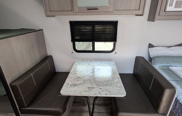 Dinnette converts to bed.