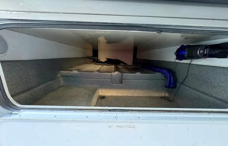 8ft Storage Compartment with Vacuum
