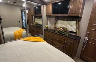 2018 Keystone RV Laredo - so much room!!!
