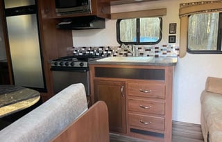 Jayco RV on Half Acre next to PeeDee River!