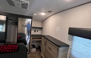 2022 Forrest River Cherokee Arctic Wolf 3770 Suite