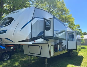 Forest River RV Cherokee Arctic Wolf Suite 3770