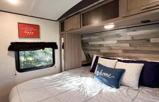 FULLY LOADED Spacious Bunkhouse