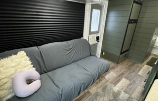 2007 Dutchman Express 6.0 Workhorse Pet Friendly