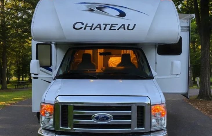 The standout feature of the 24F layout is its full-wall driver's side slide out, which opens up the entire floorplan from the dinette back to the bedroom. "Rolling Hills Retreat" sleeps up to 6.
