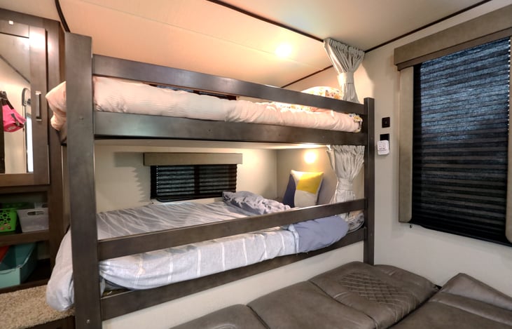 Experience "Noble" with our 2022 Grand Design Transcend Xplor 265BH located near Table Rock Lake near Branson Missouri and Lake Of The Ozarks. Thank you from us at Stone Mountain RV & Camper Rentals!