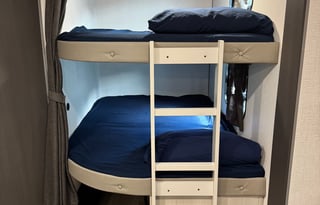 Beautiful Family Friendly 33 FT. Aurora RV
