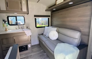 Nice and easy travel trailer! Queen bed/full bunks