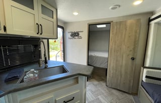 Glamping Haven: 2 Bdrms, Cozy Fire & Paws Welcome!