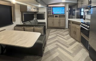 2021 Cruiser Twilight Signature TWS 3300