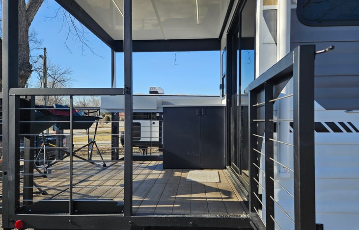 Side gate that allow direct entry onto patio