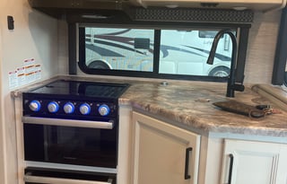 Family & Pet friendly RV Rental Sleeps 8+