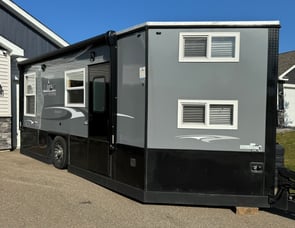 Ice Castle Fish Houses RV Edition 8 x 17V RV Edition