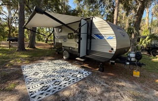 Family & Pet Friendly Camper – Sleeps 7 -Delivery
