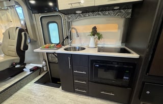 2020 Thor 25' Axis Motorcoach with eBike option