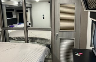 2020 Keystone Montana- HAL494