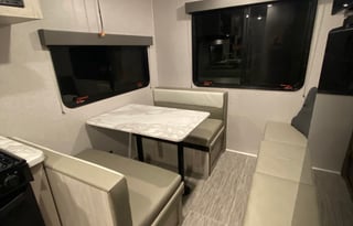 Cozy couples camper 2022 EAST TO WEST Silver Lake