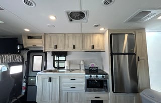 C-1 "Dragonfly" Luxury Class-C Camping!! Sleeps 7