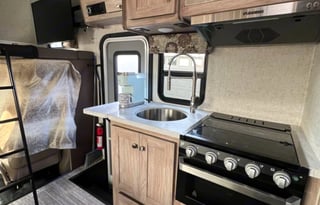 Summit - 24 ft Go anywhere, loaded motorhome