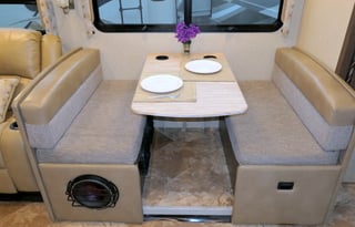 2017 Thor Motor Coach Windsport 35M