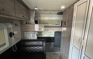 Black Series HQ17 - Go Anywhere Camper