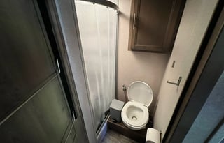 Blue Goose: Dynamax 24RW • Luxury Class C • WiFi