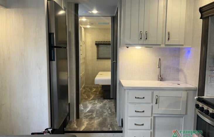 Beautiful Sink, Plenty of cabinet space, Large refrigerator and freezer. (Outdoor separate refrigerator as well)
