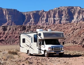 Coachmen RV Leprechaun 270QB Ford 350