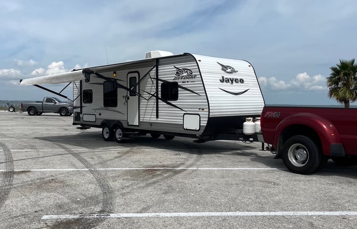 Easy to tow. Nice awning too.