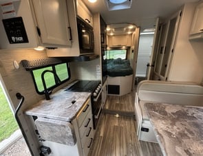 Thor Motor Coach Four Winds 22E