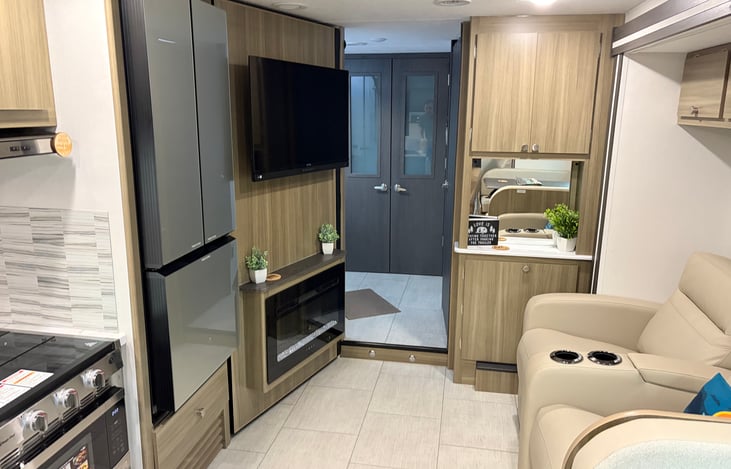 Rear king bedroom