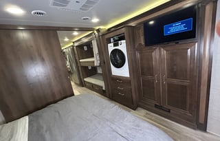 Five-Star Desert Oasis on Wheels!