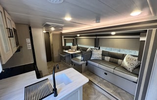 Sleeps 10! Private Bunk House and Bedroom!