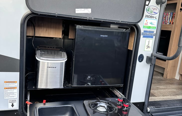 Outdoor retractable 2-burner stove, fridge and nugget ice maker!