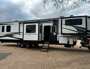 Heartland Milestone 379FLML