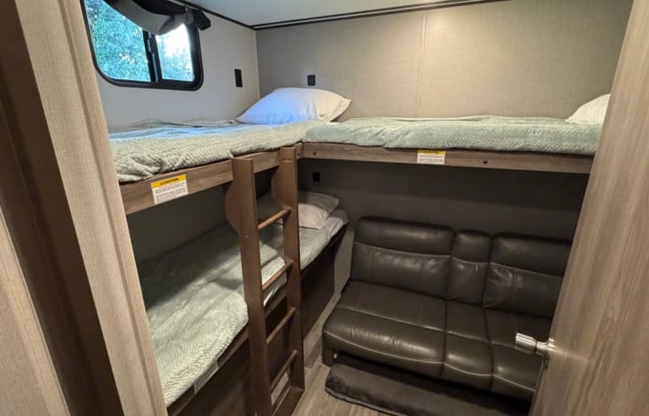 Bunkbeds in separate bedroom