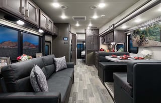 40*NEW*ThorOutlaw LUXURY ToyHauler Sleeps 12 HUGE!