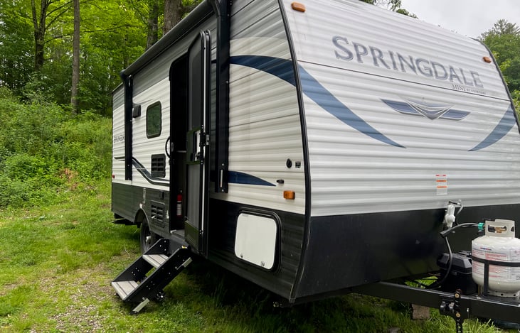 2-step adjustable stairs so they will be stable even on uneven ground.