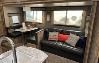 2021 Coachmen Catalina Legacy Edition travel trailer 38ft