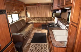 Fully Stocked Jayco | Easy Tow & Sleeps 6