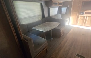 ALL SEASON-2019 Coachmen Legacy Edition Sleeps 10!