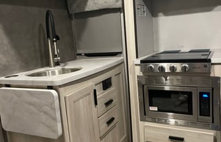2022 Family friendly Rv 200 miles  per night incl