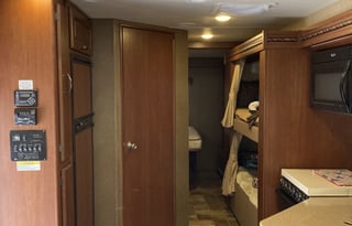 2016 Thor Motor Coach Chateau 31E Bunkhouse