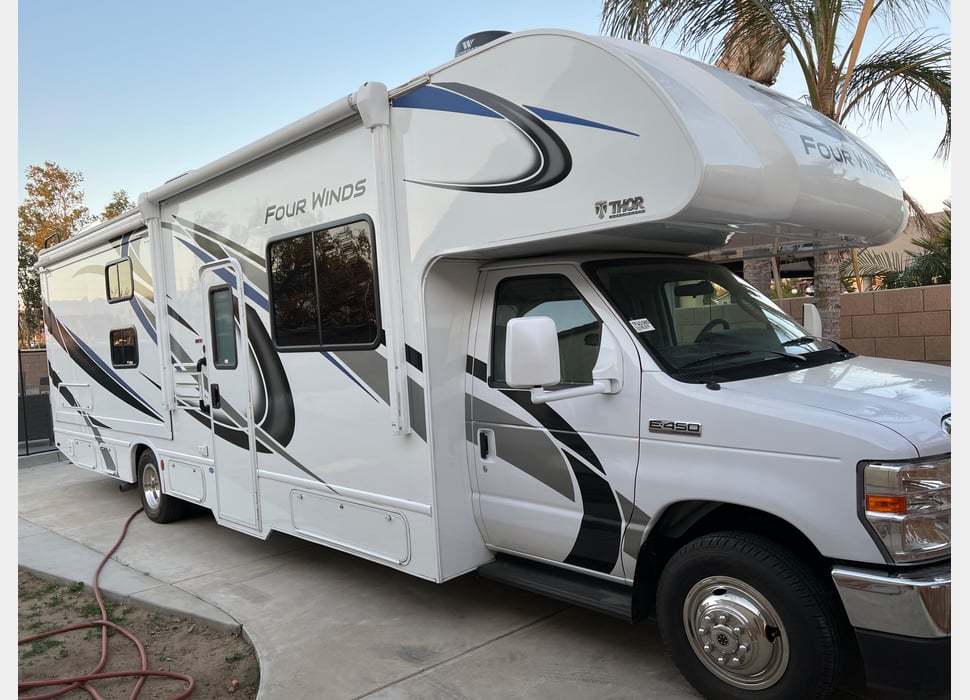 Class C Motor Home rentals in Duarte