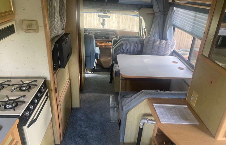 The cabin of the Winne is well planned and surprisingly roomy! This is the view from the back. While traveling, there are lap belts seatbelts for a total of 5 passengers.